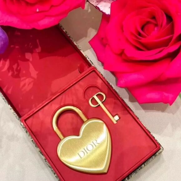 Dior Gold Key and Card Holder Heart Charm - Picture 1 of 6